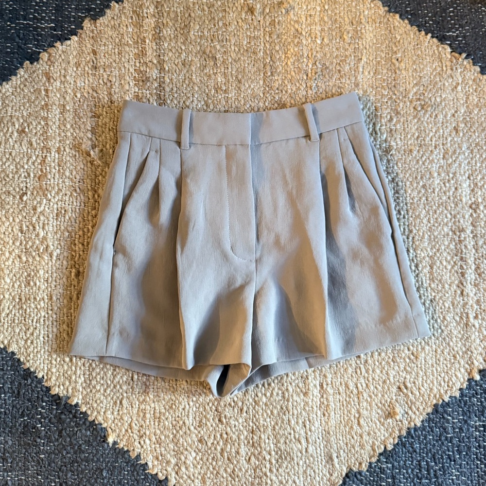 Aritzia tan effortless shorts